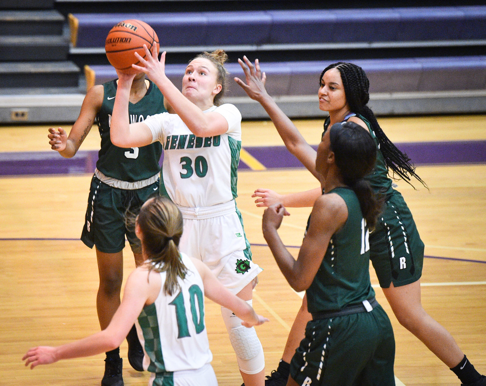122819-mda-spt-holiday-hoops-061a.jpg